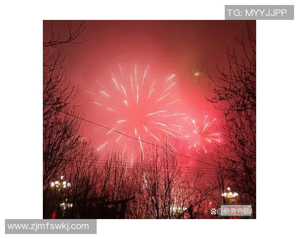 足球明星在家欢庆佳节放烟花绽放璀璨夜空引发粉丝热议